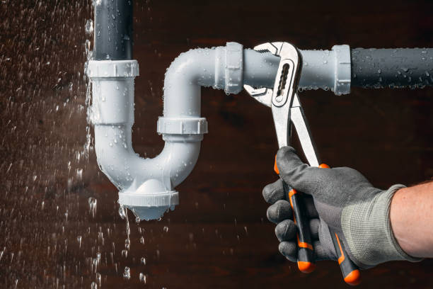 Professional Plumbing technician working in Woodsboro, TX